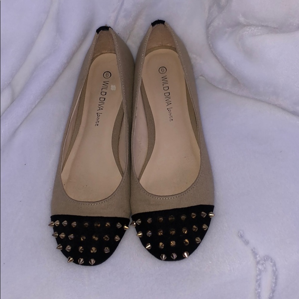 Black/beige studded flats